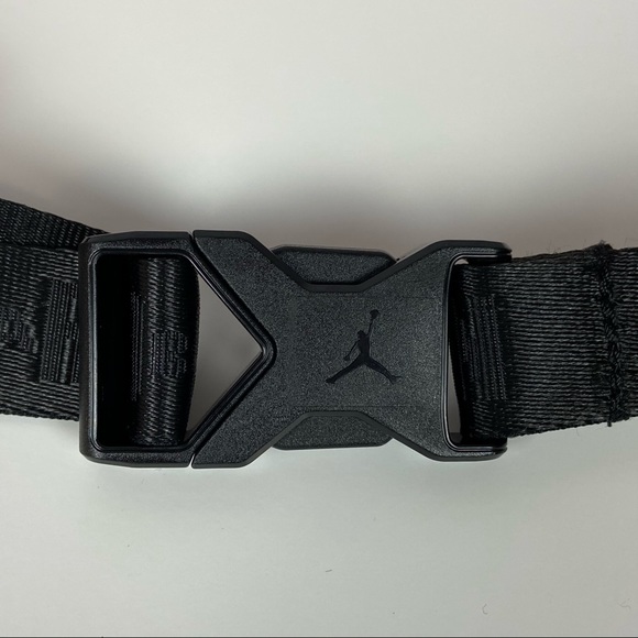 Nike Air Jordan Women’s Crossbody Bag Waist Fanny Pack Coral Pink 9A0260-A7F NEW - Picture 4 of 6